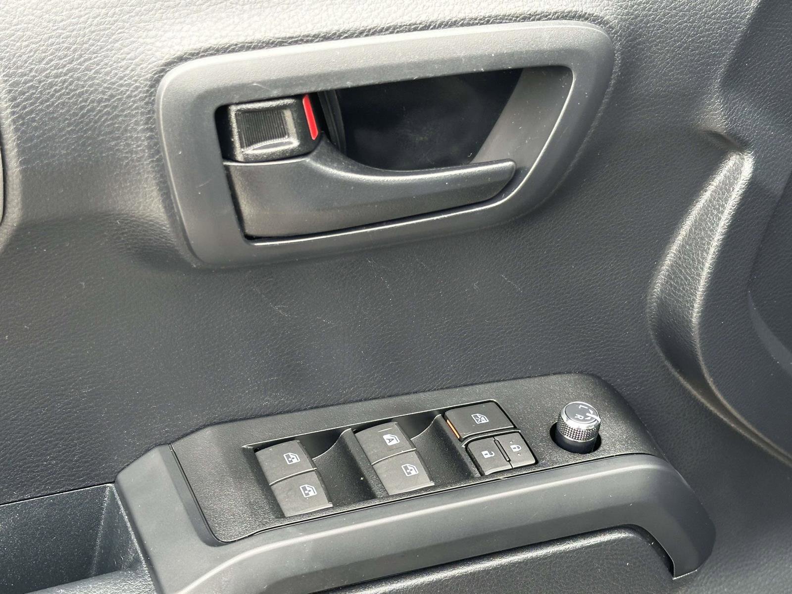 Used 2018 Toyota Tacoma SR image 20