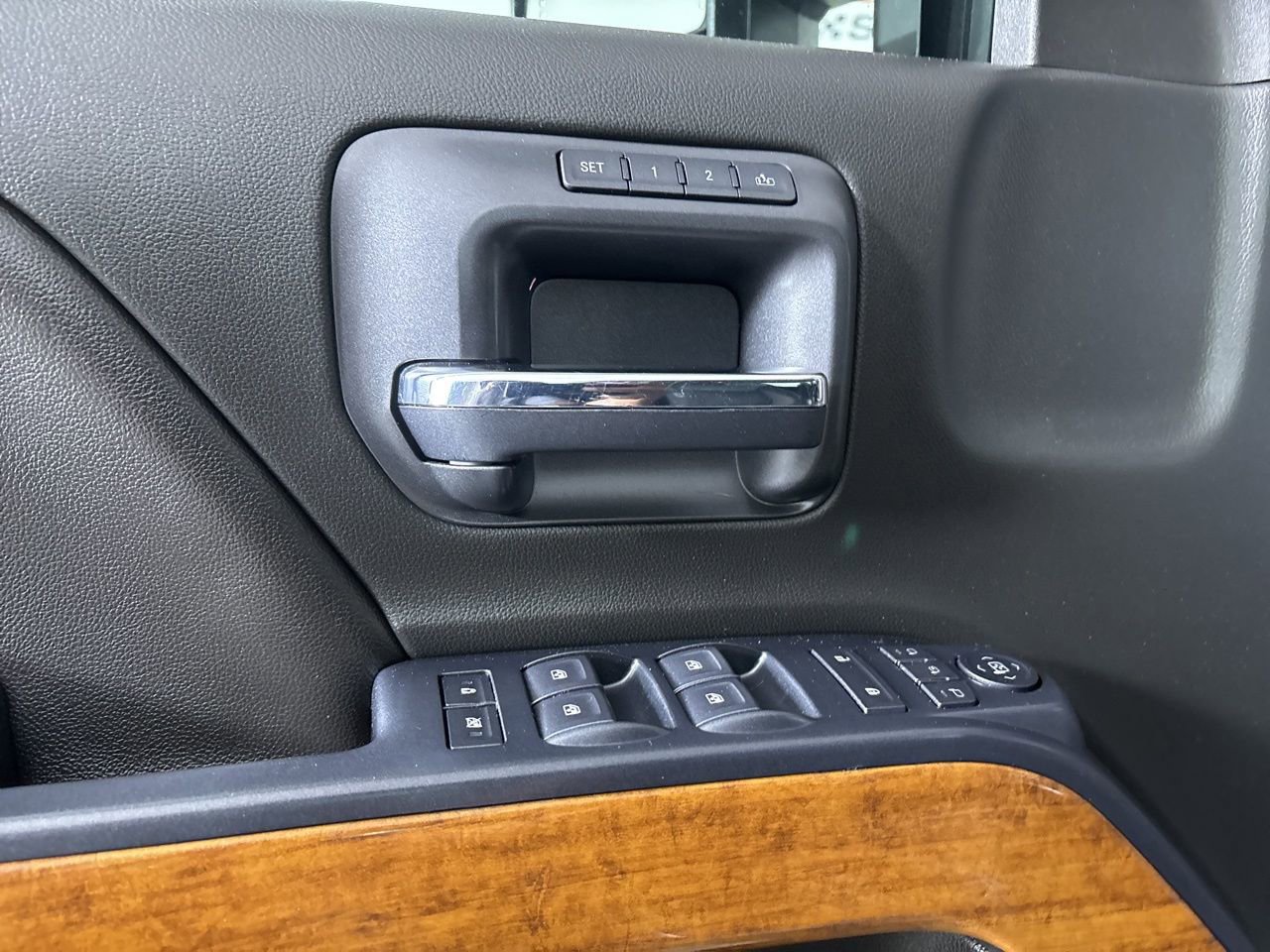 Used 2019 Chevrolet Silverado 2500 High Country w/ Duramax Plus Package AWD/4WD image 8