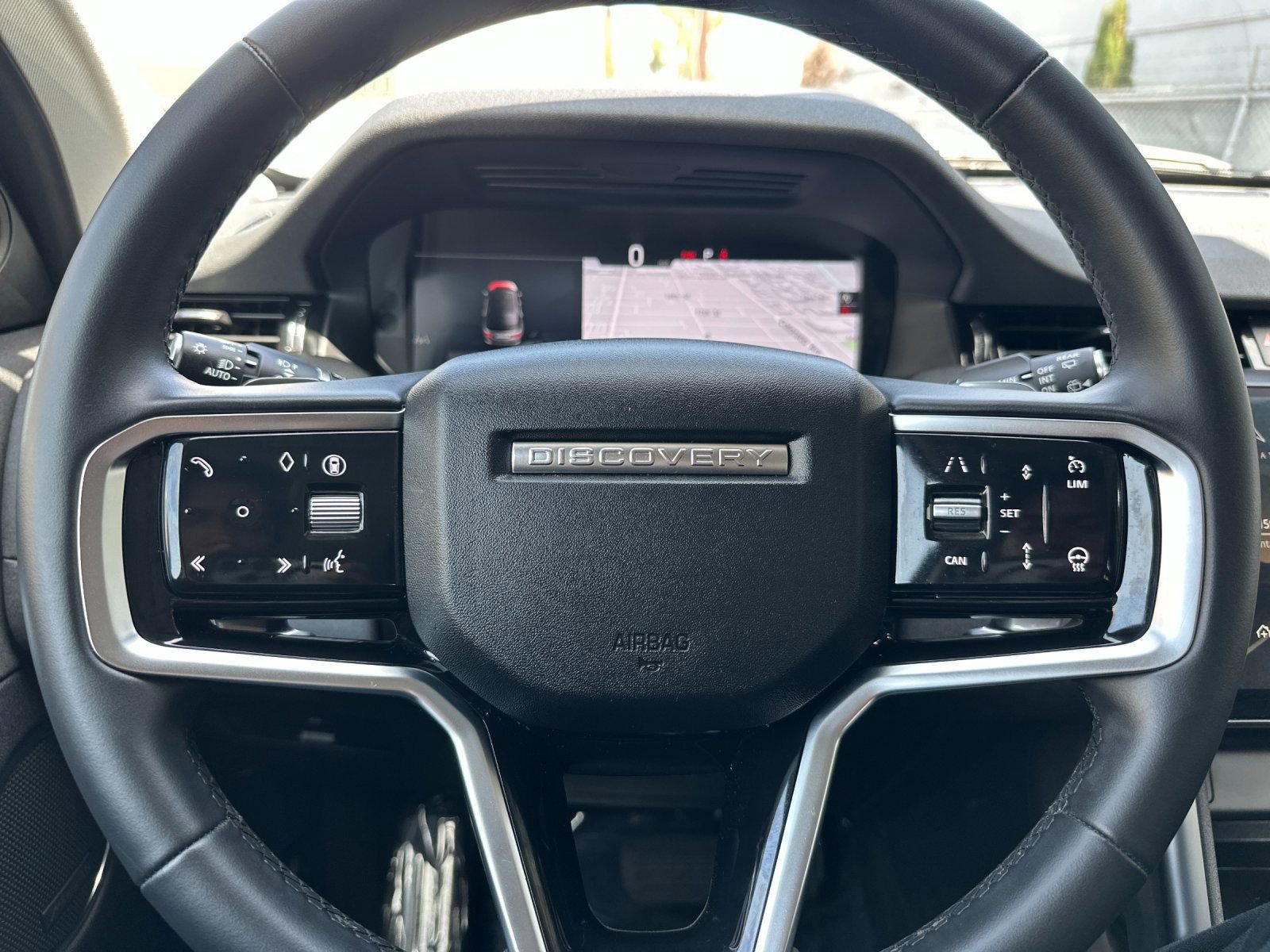 Used 2025 Land Rover Discovery Sport S image 27