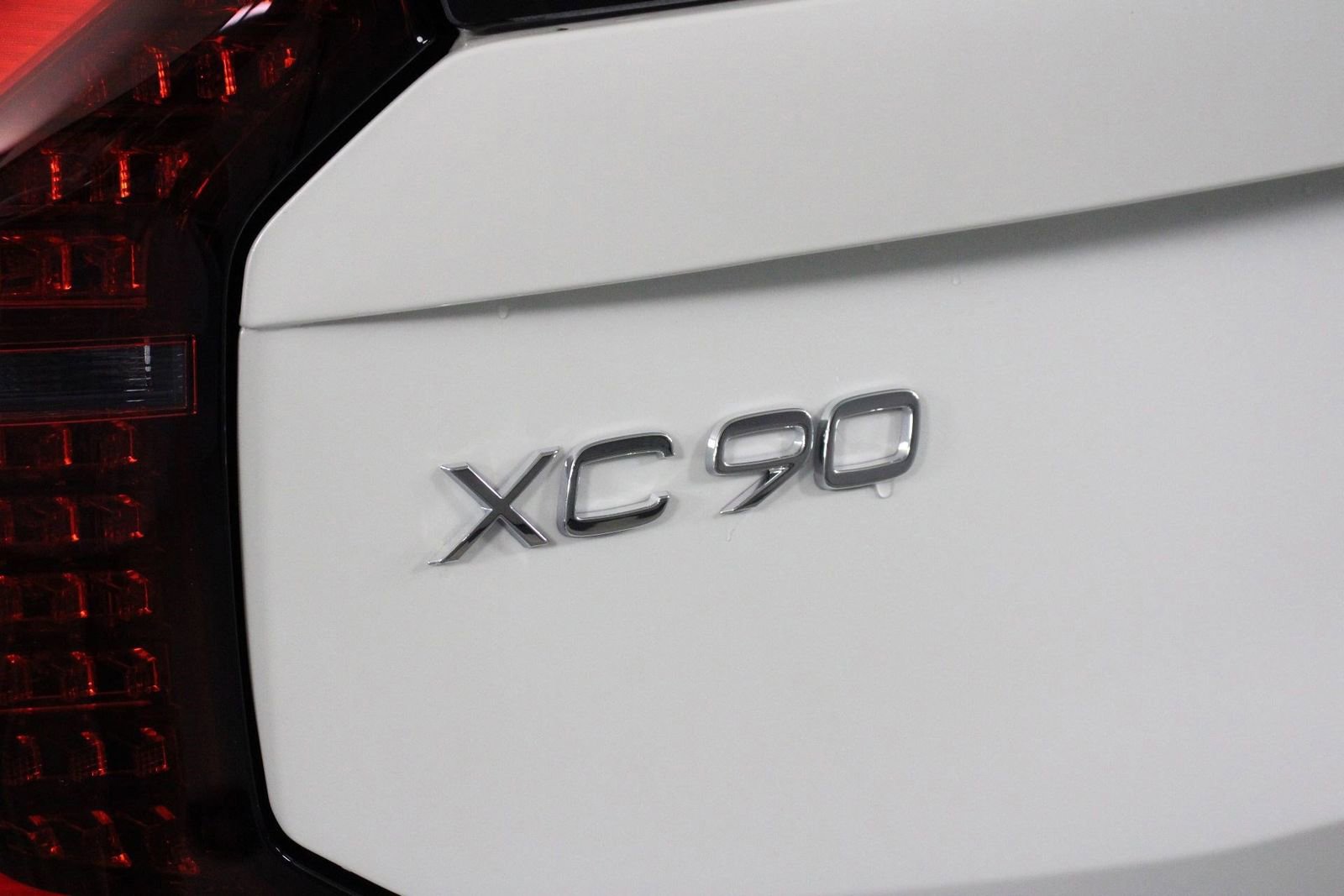 New 2025 Volvo XC90 B6 Plus image 16