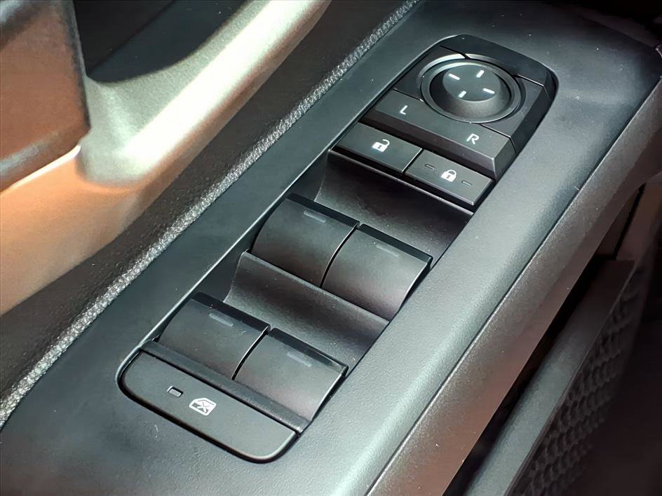 Certified 2025 Toyota Tacoma TRD Off-Road image 18