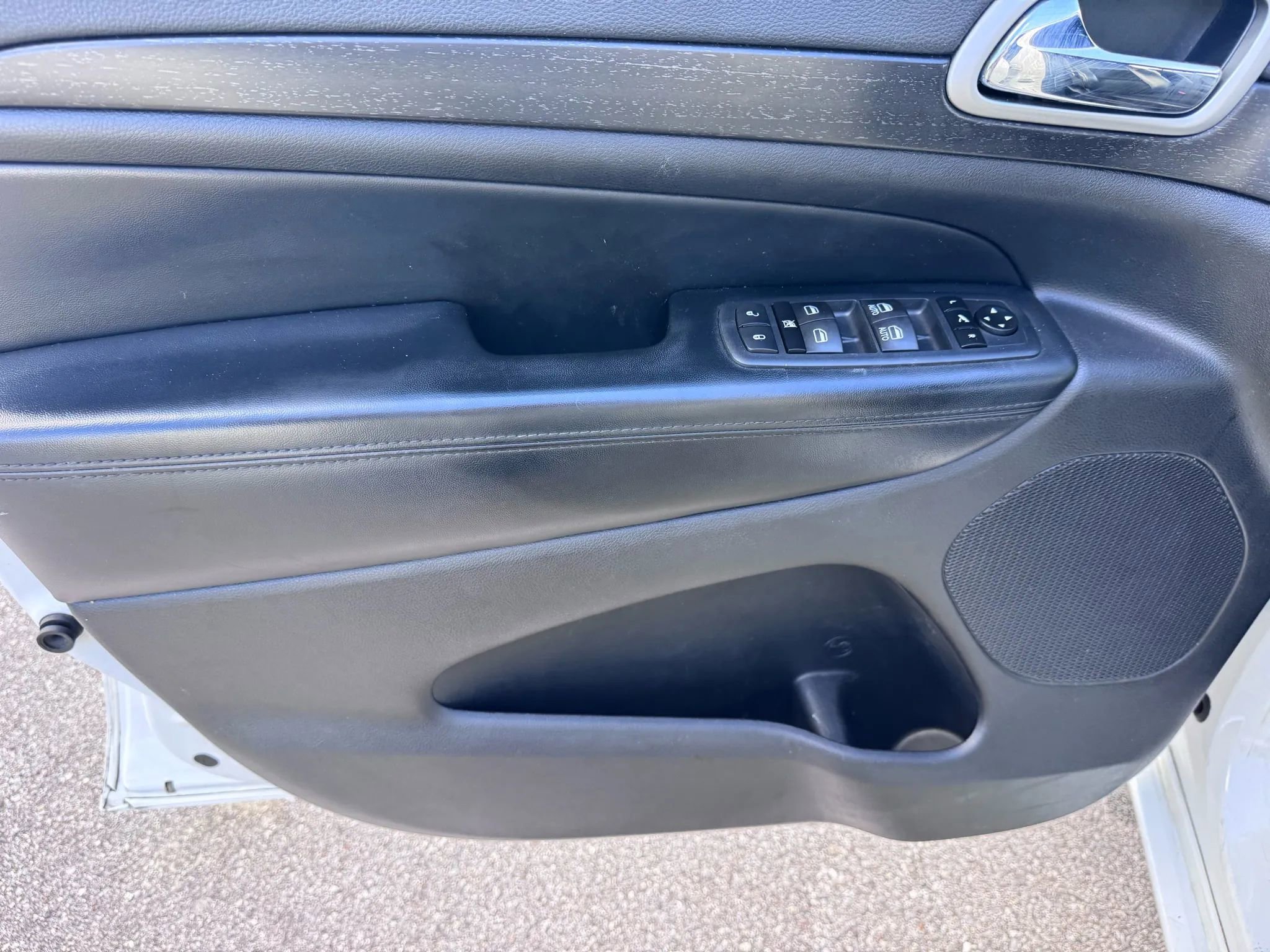 Used 2018 Jeep Grand Cherokee Altitude image 20