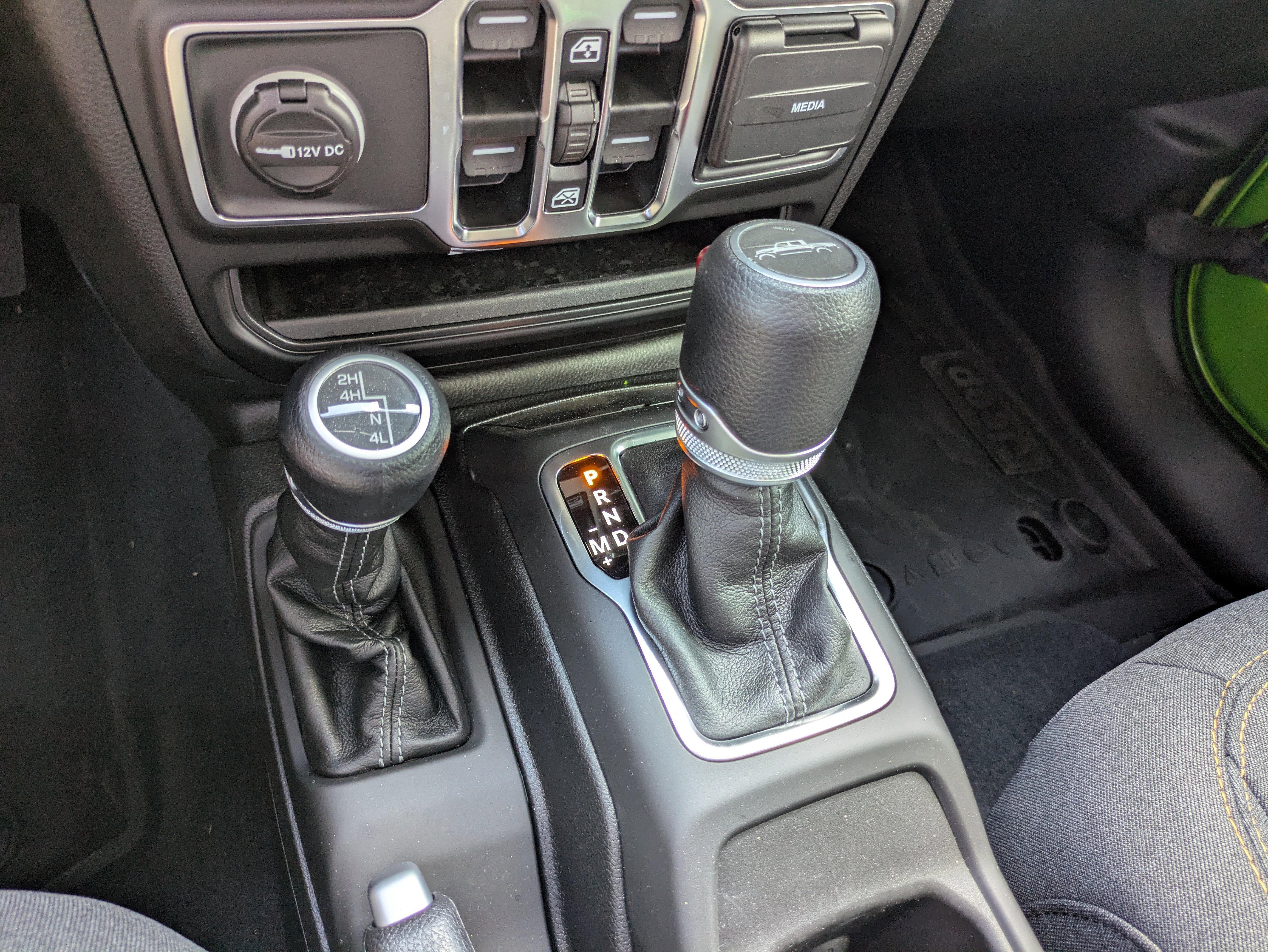 New 2025 Jeep Gladiator Sport image 19