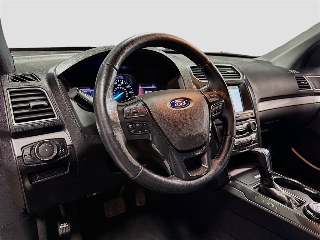 Used 2017 Ford Explorer XLT w/ Equipment Group 202A image 10