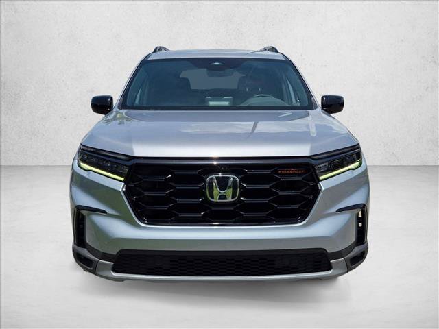 Used 2025 Honda Pilot TrailSport image 2