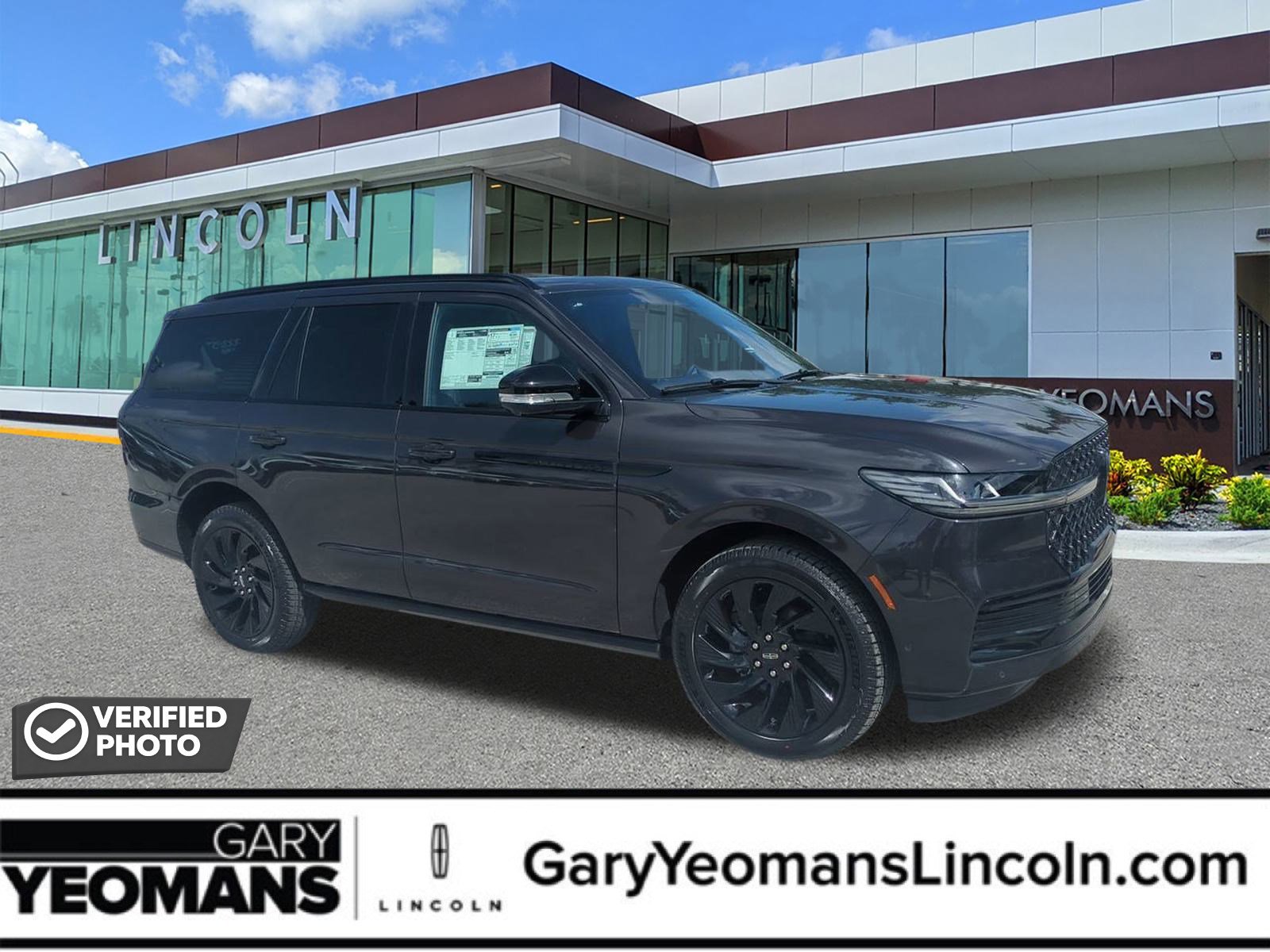 New 2025 Lincoln Navigator Reserve w/ Jet Appearance Package image 1