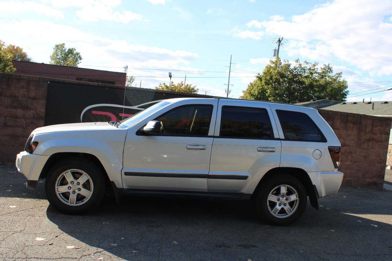 Used 2007 Jeep Grand Cherokee Laredo AWD/4WD image 2