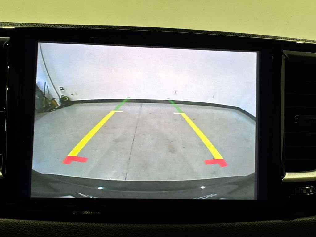 Used 2025 Chrysler Pacifica Select FWD image 9