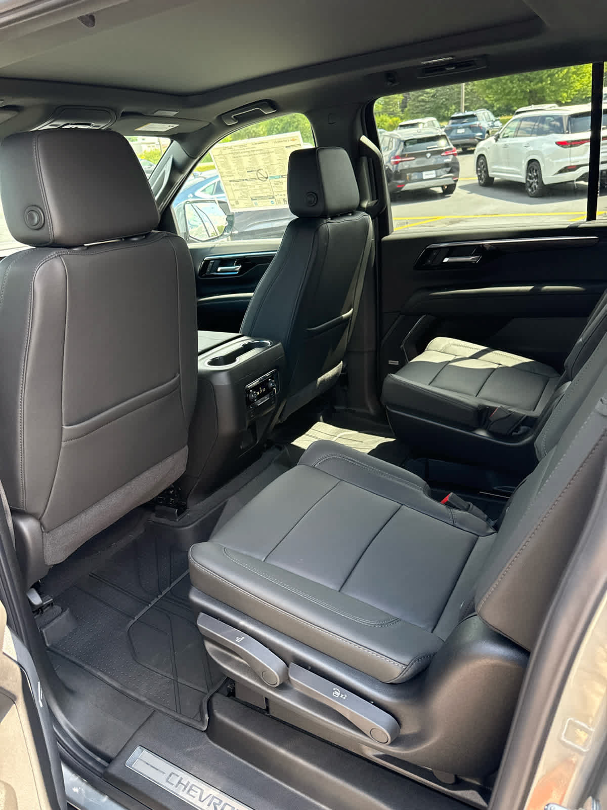New 2026 Chevrolet Suburban Z71 w/ Comfort Package AWD/4WD image 15
