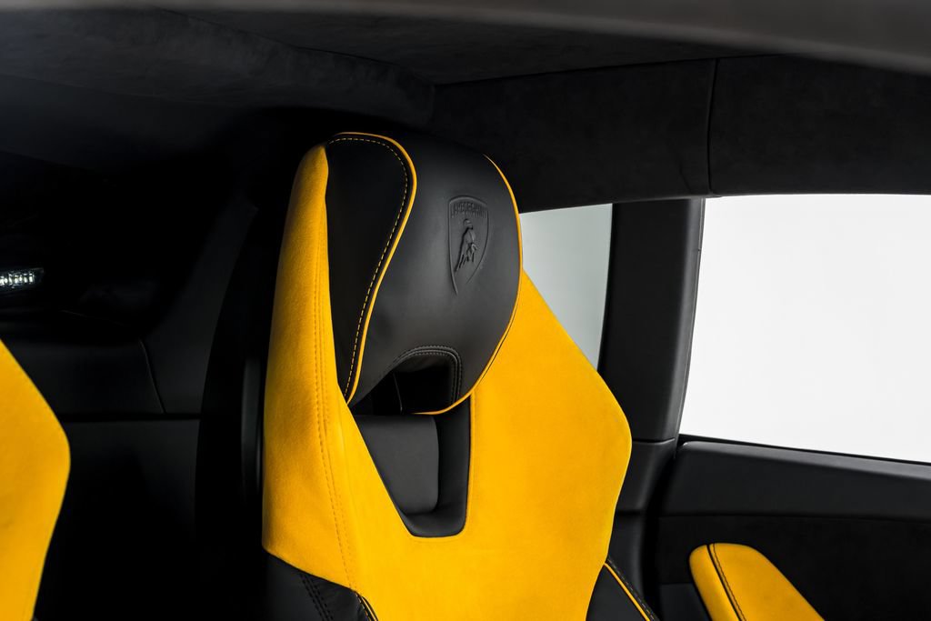 Used 2022 Lamborghini Huracan EVO AWD/4WD image 34