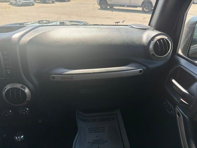 Used 2016 Jeep Wrangler Unlimited Sahara AWD/4WD image 20