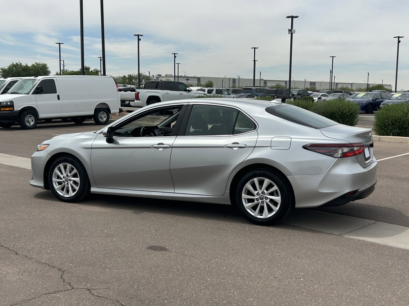 Used 2024 Toyota Camry LE FWD image 3