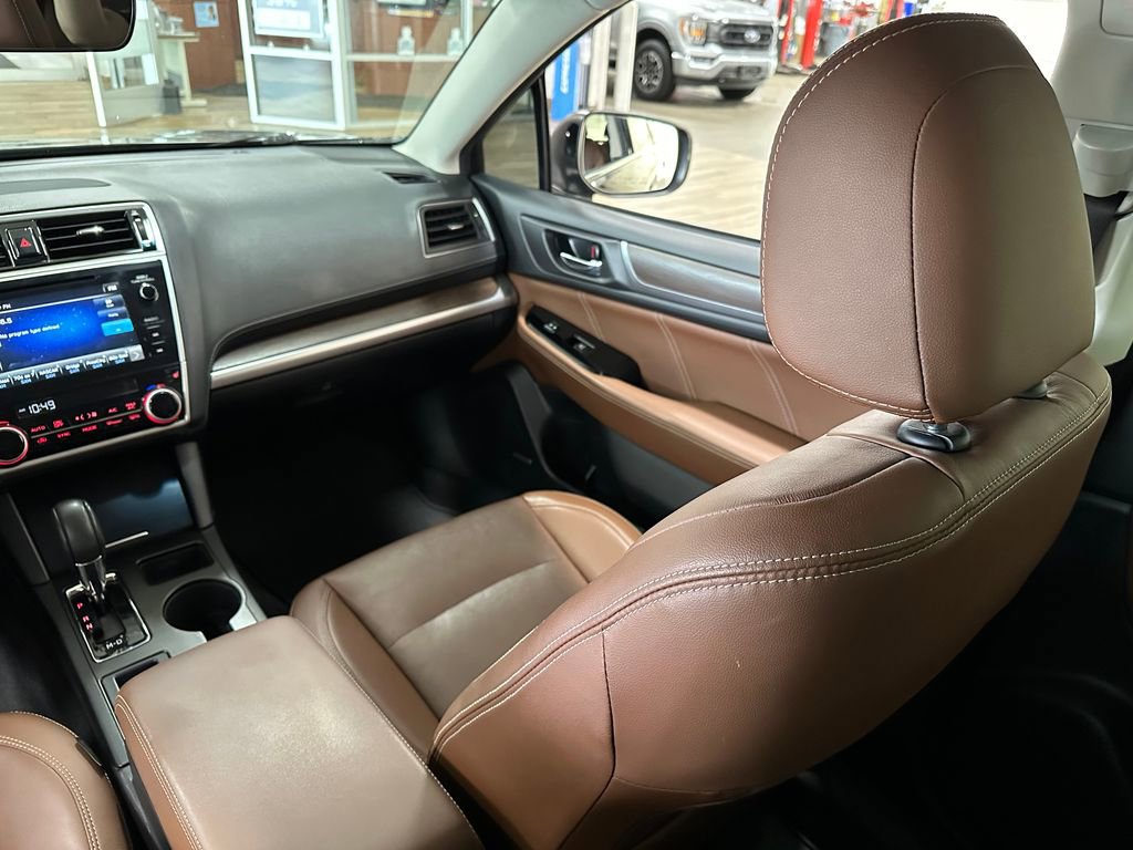 Used 2018 Subaru Outback 3.6R Touring w/ Popular Package #3 AWD/4WD image 13