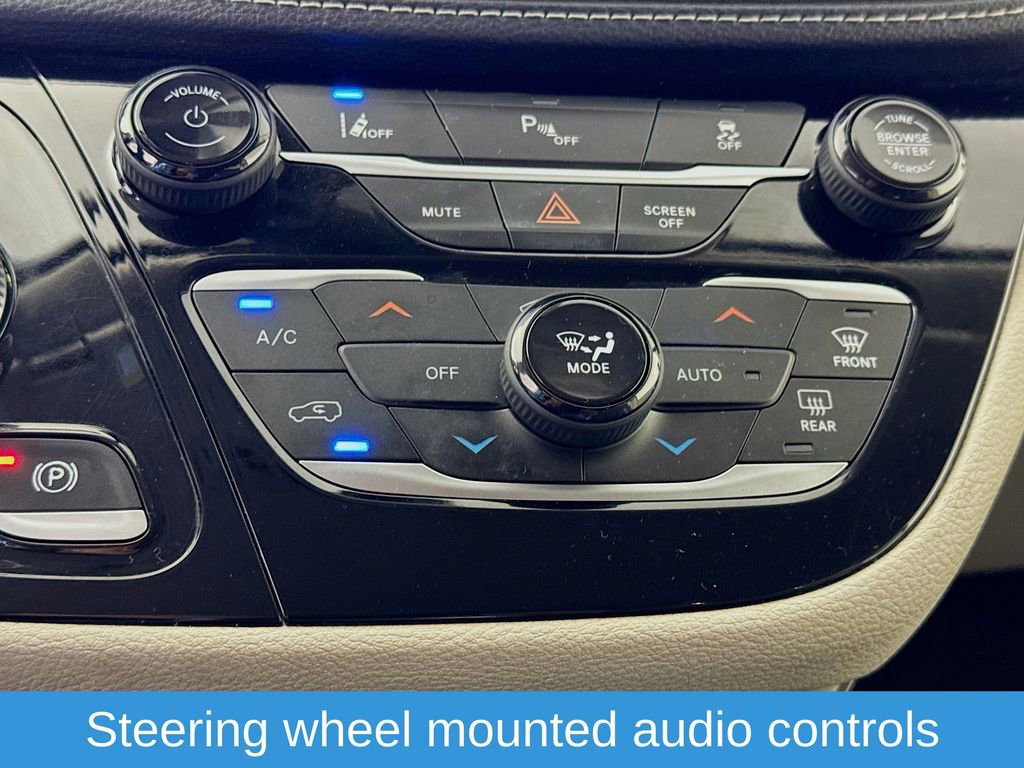 Used 2023 Chrysler Pacifica Touring-L image 18