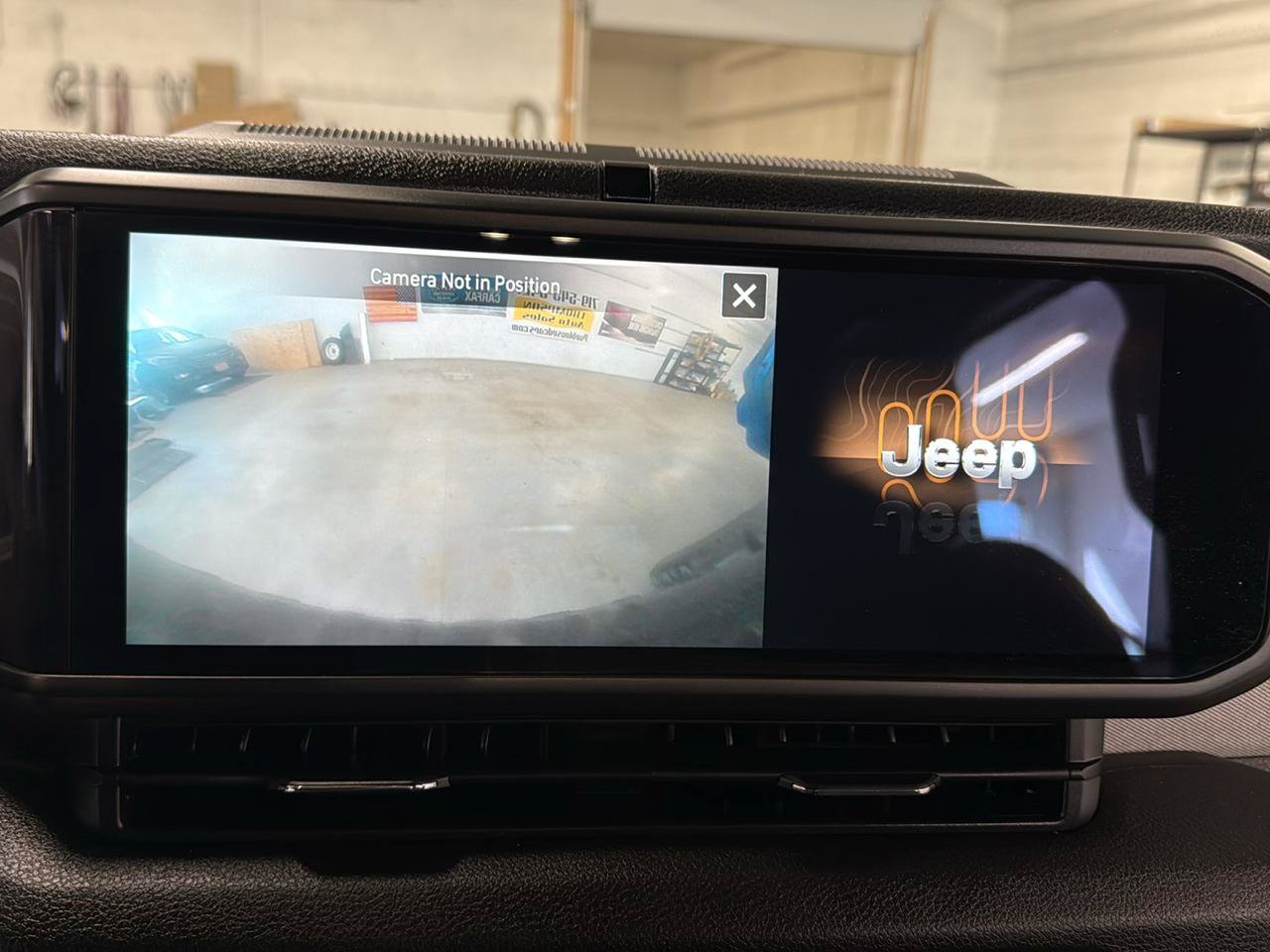 Used 2024 Jeep Wrangler Unlimited AWD/4WD image 17