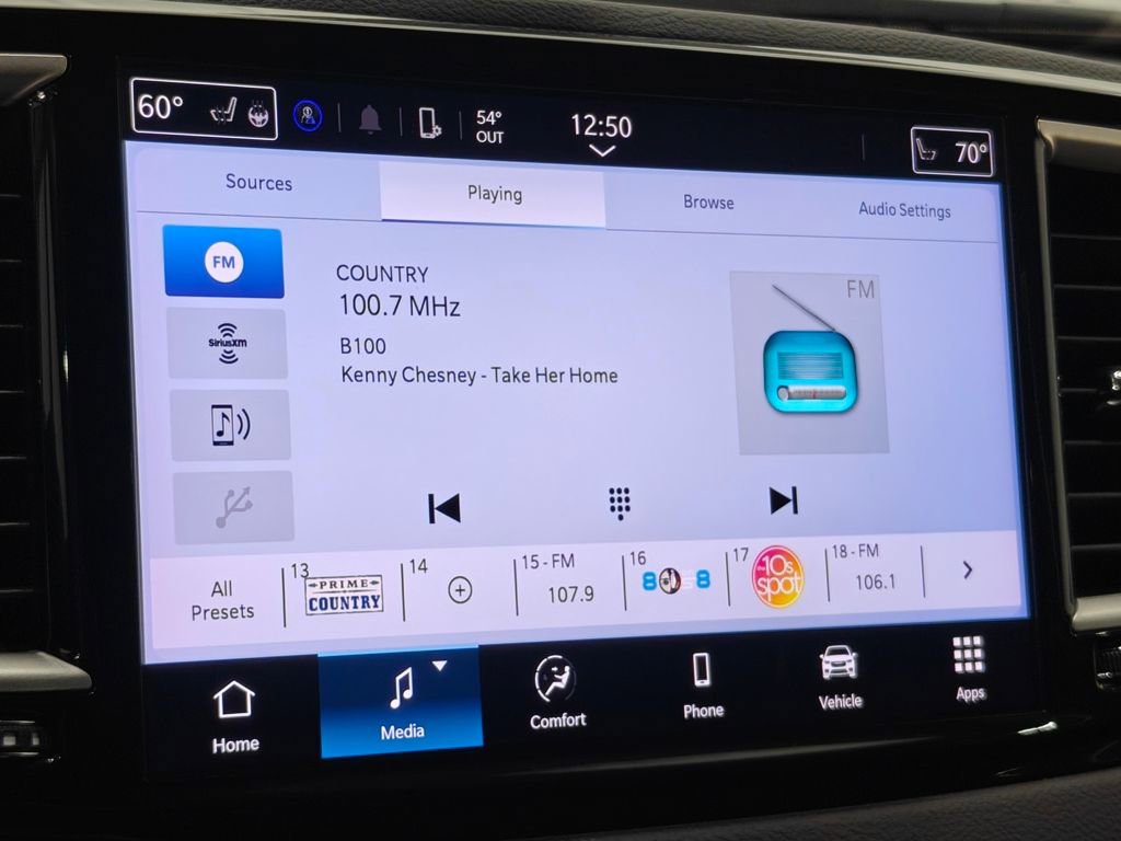 Used 2024 Chrysler Pacifica Touring-L image 35