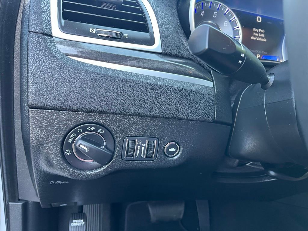 Used 2022 Chrysler 300 Touring image 25