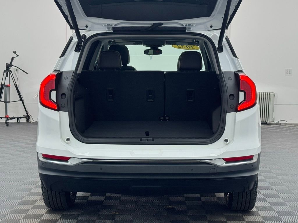 Used 2022 GMC Terrain AT4 w/ Infotainment Package II image 11