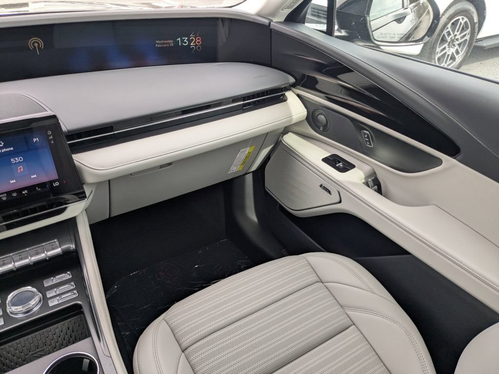 New 2026 Lincoln Nautilus Reserve AWD/4WD image 17