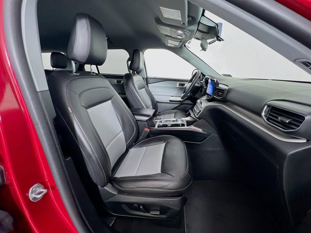 Used 2023 Ford Explorer XLT w/ Equipment Group 202A image 33