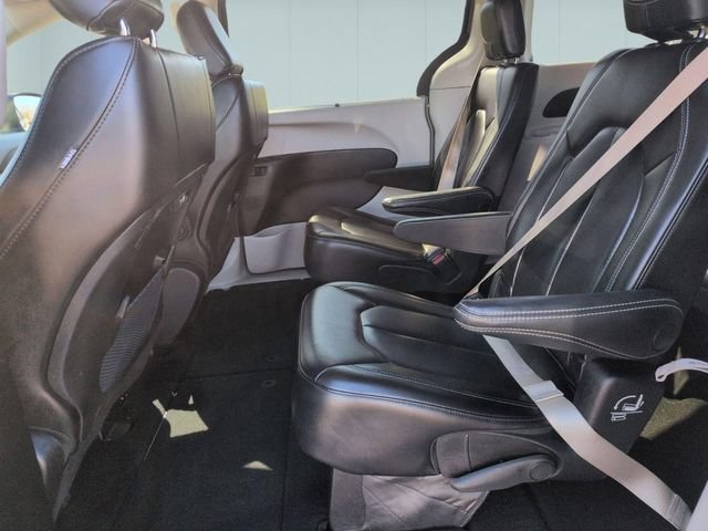 Used 2023 Chrysler Pacifica Touring-L FWD image 24