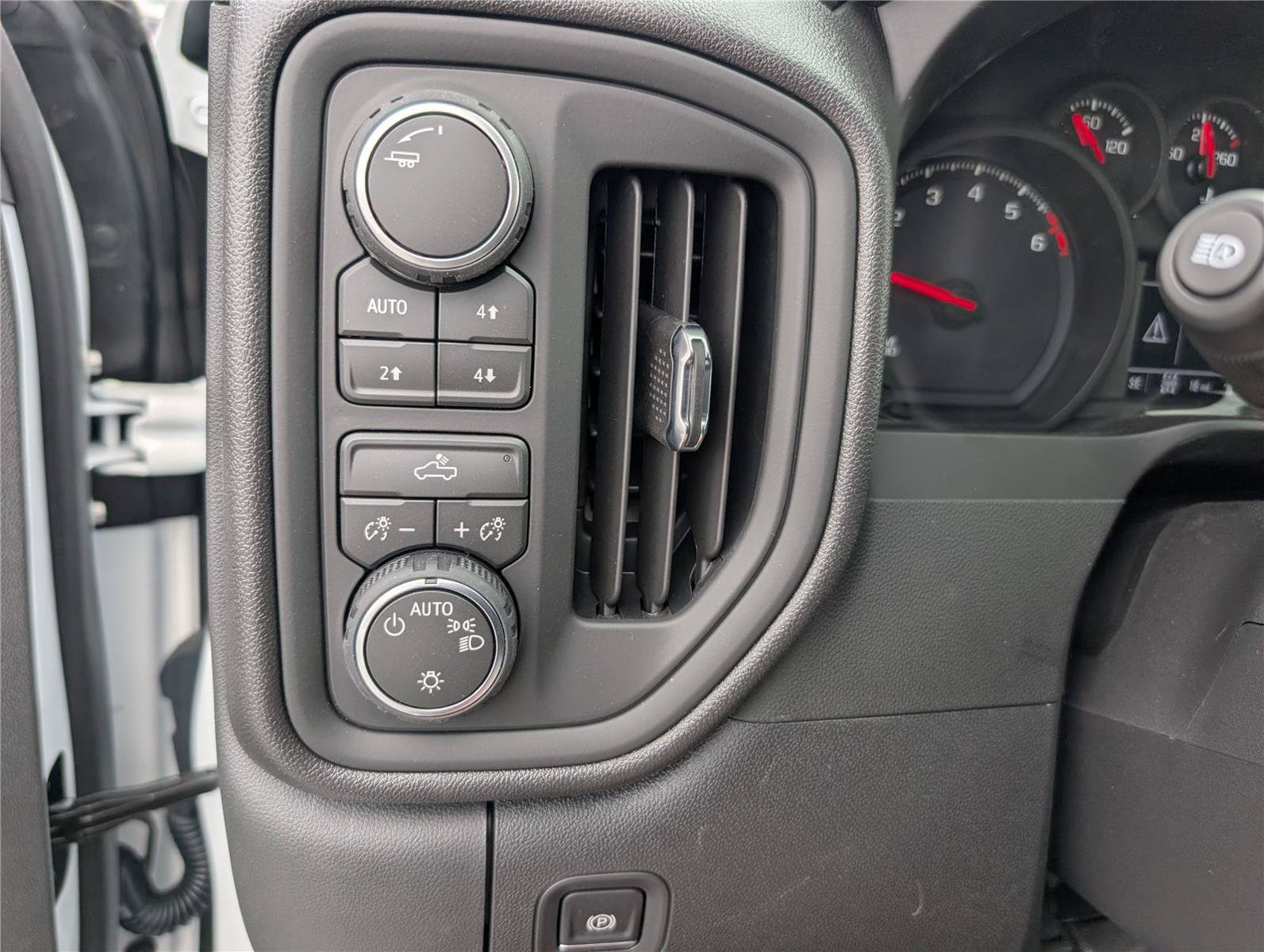 New 2026 Chevrolet Silverado 1500 Custom Trail Boss w/ Turbomax Blackout Package AWD/4WD image 15