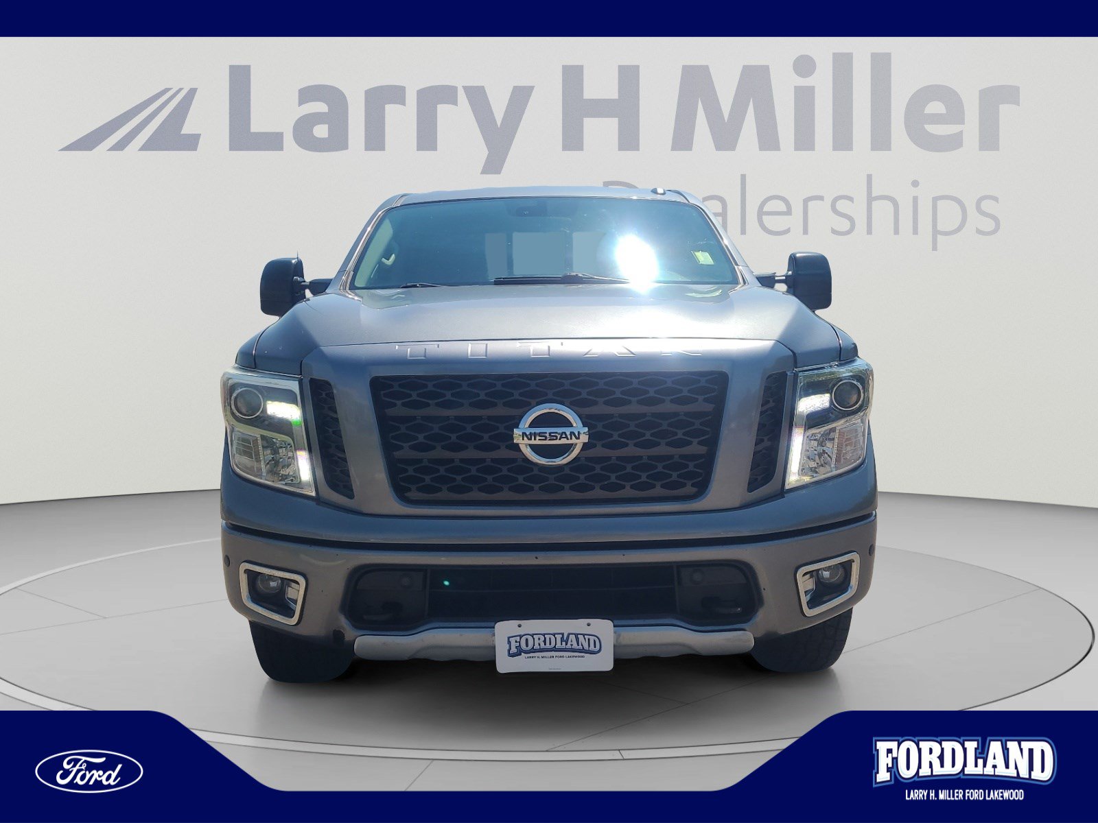 Used 2017 Nissan Titan PRO-4X AWD/4WD image 8