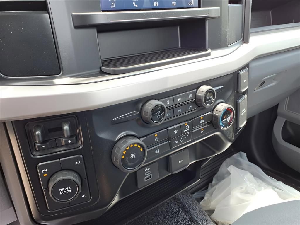 Used 2024 Ford F550 4x4 Regular Cab Super Duty image 6