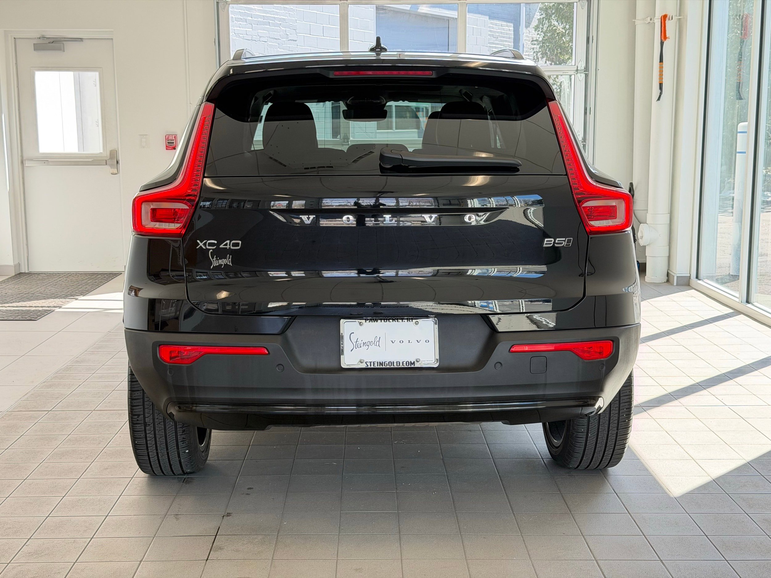 Certified 2025 Volvo XC40 B5 Plus image 7
