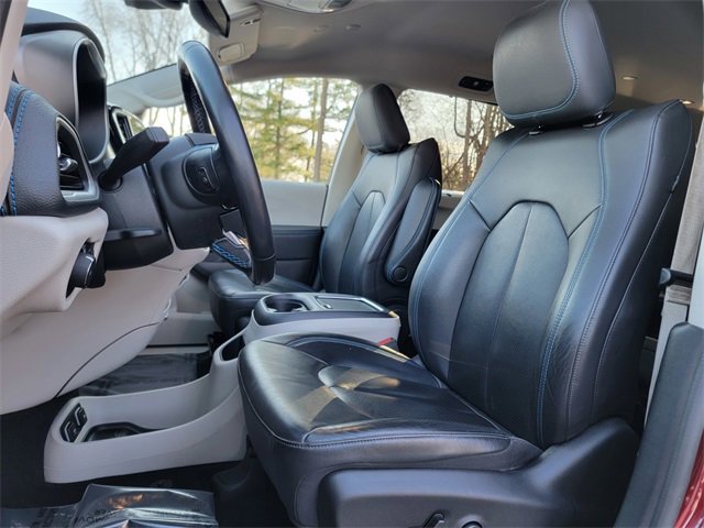 Certified 2021 Chrysler Pacifica Touring-L image 20