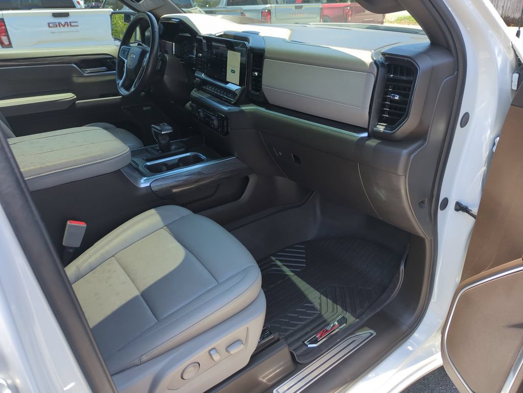 Used 2025 Chevrolet Silverado 1500 LTZ w/ LTZ Premium Texas Edition AWD/4WD image 35