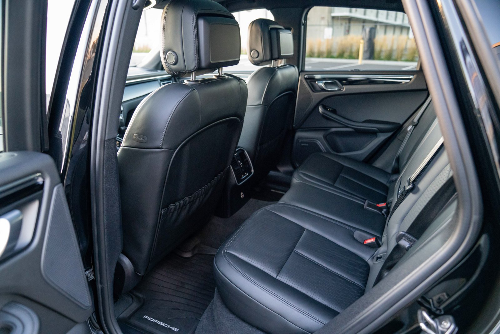 Certified 2026 Porsche Macan Turbo AWD/4WD image 23