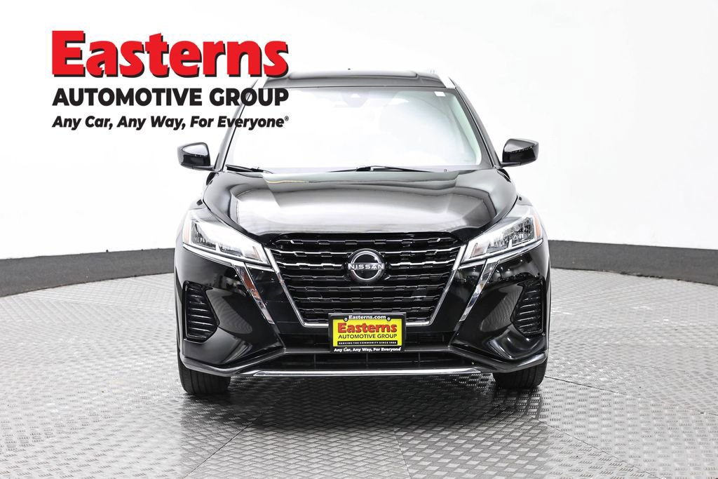 Used 2023 Nissan Kicks SV FWD image 2