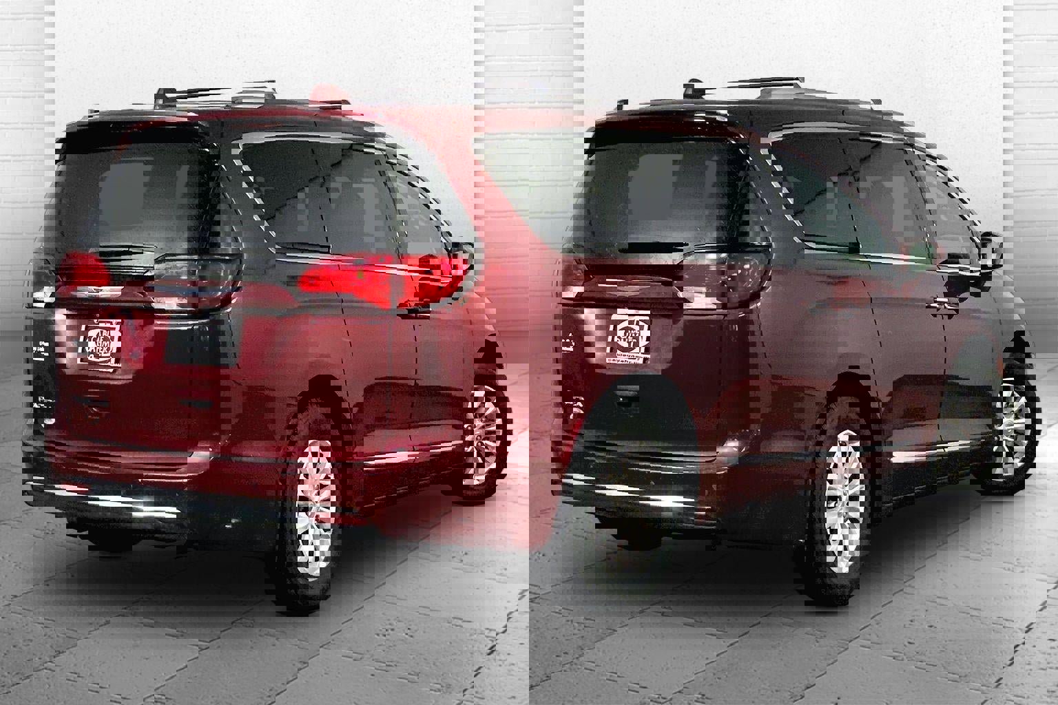 Used 2019 Chrysler Pacifica Touring-L image 13