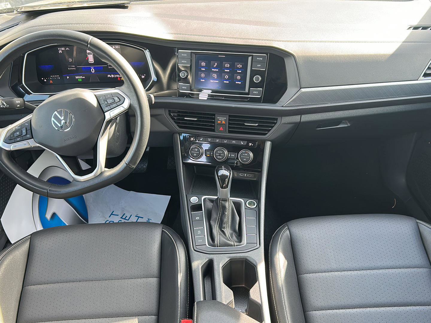 Used 2024 Volkswagen Jetta SE image 23