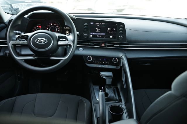 Used 2023 Hyundai Elantra SEL w/ Preferred Accessory Package image 24