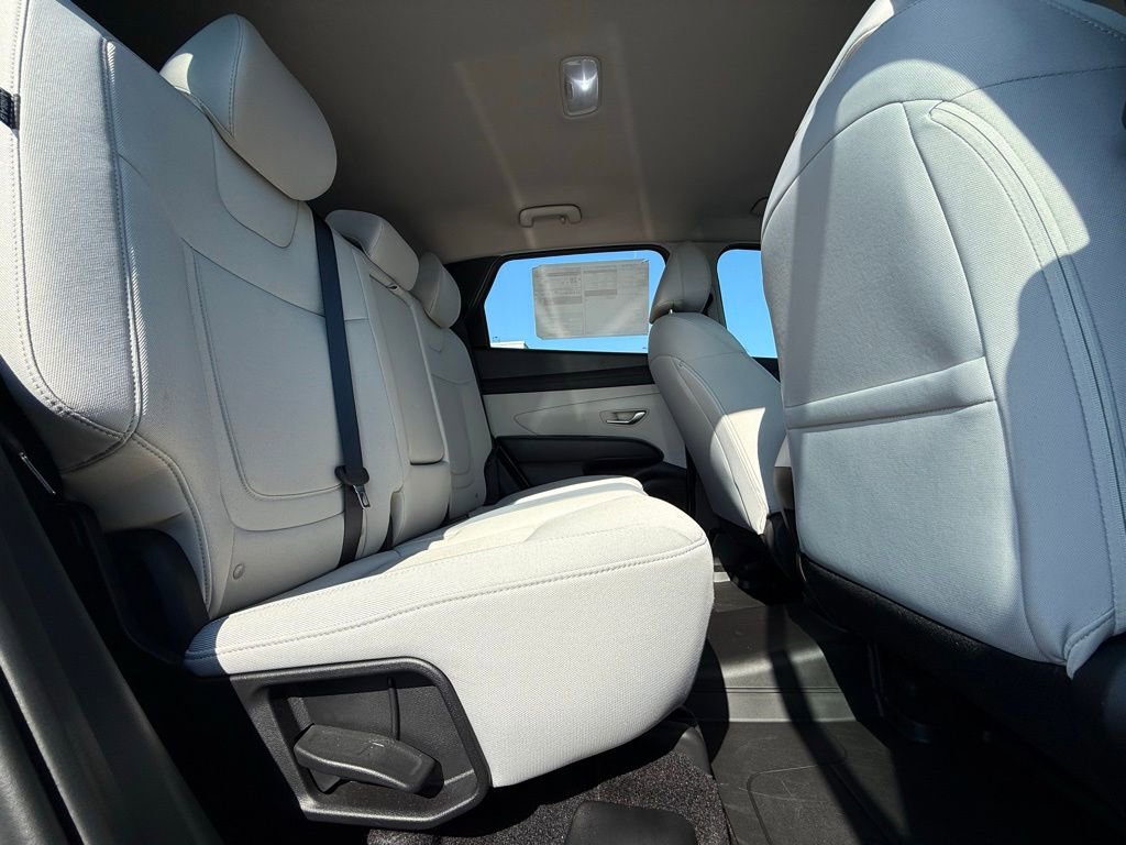 Used 2025 Hyundai Tucson SE image 16