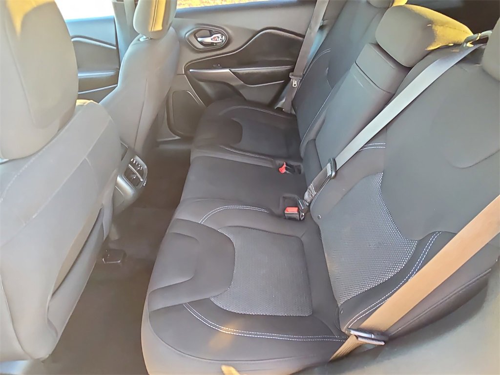 Used 2019 Jeep Cherokee Latitude w/ Popular Appearance Group image 14