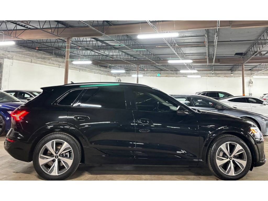 Used 2024 Audi Q8 e-tron Premium image 10