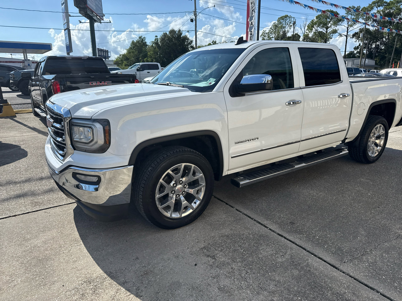 Used 2017 GMC Sierra 1500 SLT w/ SLT Premium Package image 2