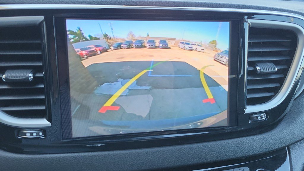 Used 2025 Chrysler Pacifica Select image 31