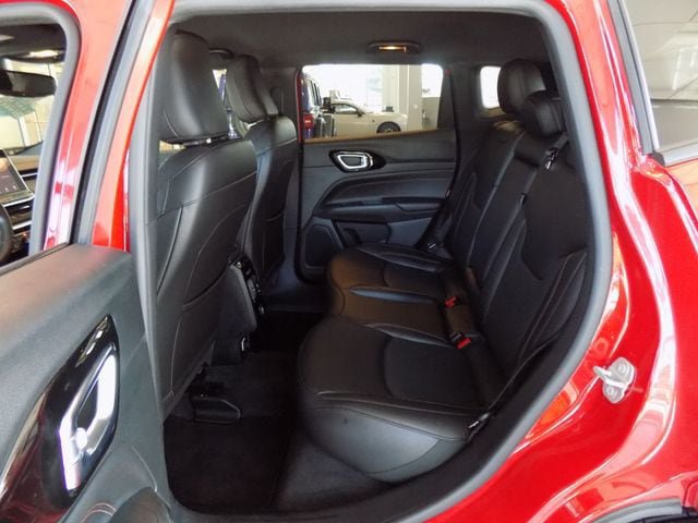 Certified 2022 Jeep Compass Limited AWD/4WD image 11