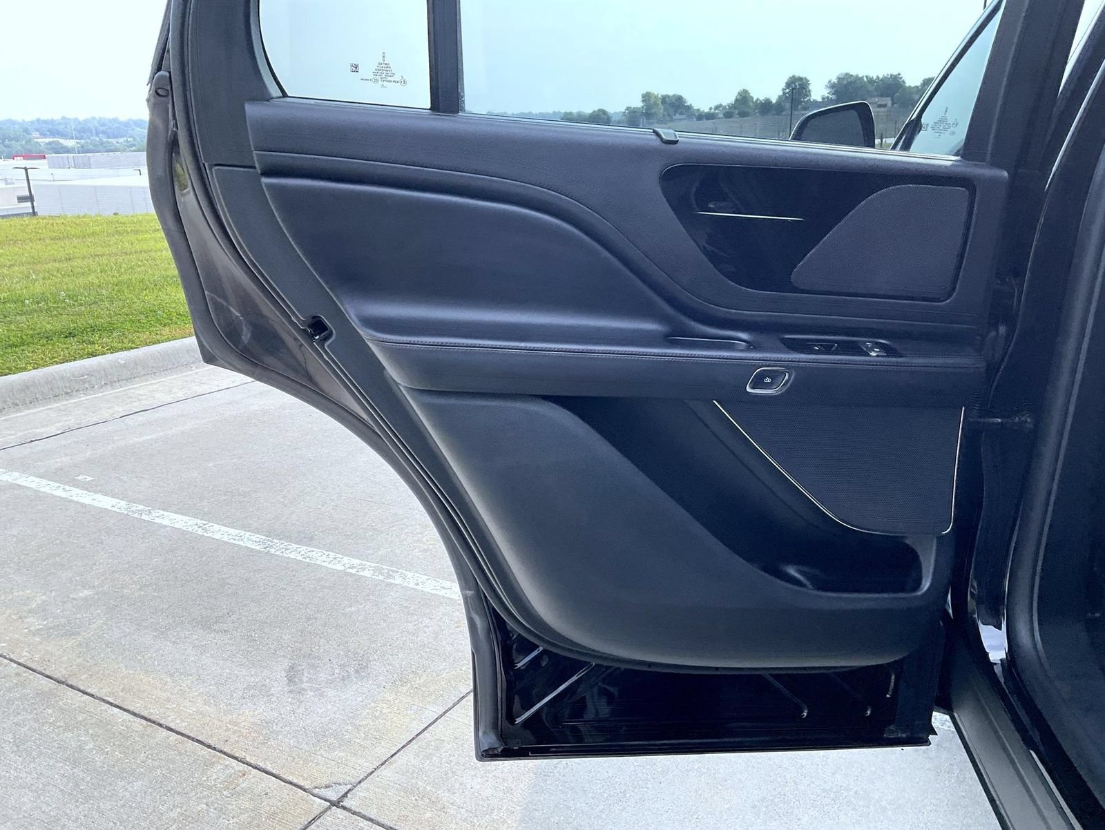 Certified 2023 Lincoln Aviator AWD image 18