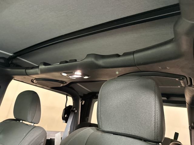 Used 2022 Jeep Wrangler Willys AWD/4WD image 12