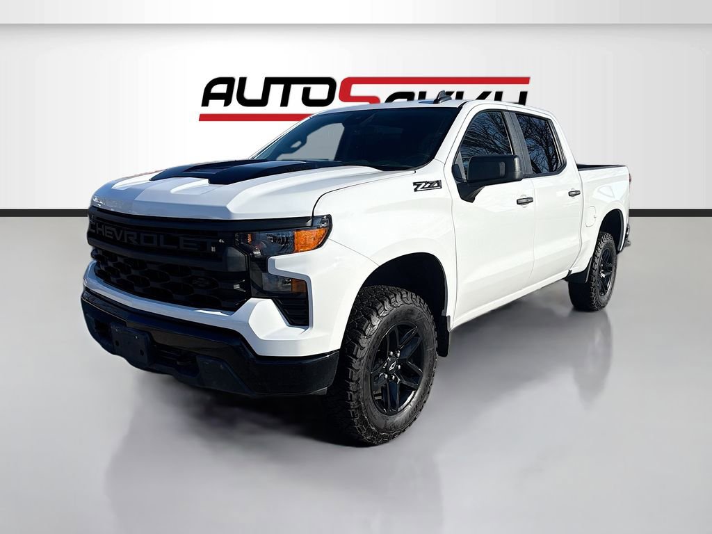 Used 2025 Chevrolet Silverado 1500 Custom Trail Boss w/ Dark Appearance Package image 3