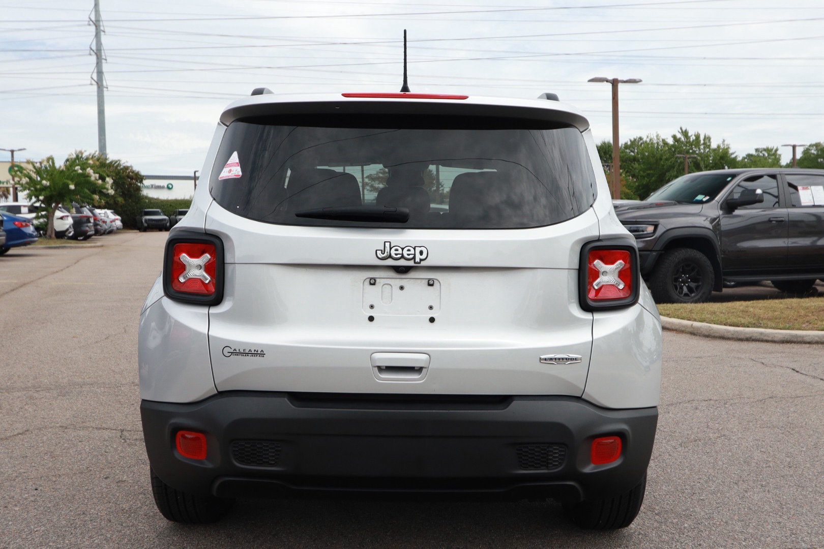 Used 2021 Jeep Renegade Latitude FWD image 4