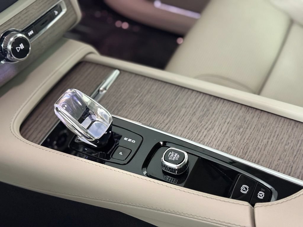 Used 2023 Volvo XC90 B6 Ultimate AWD/4WD image 16