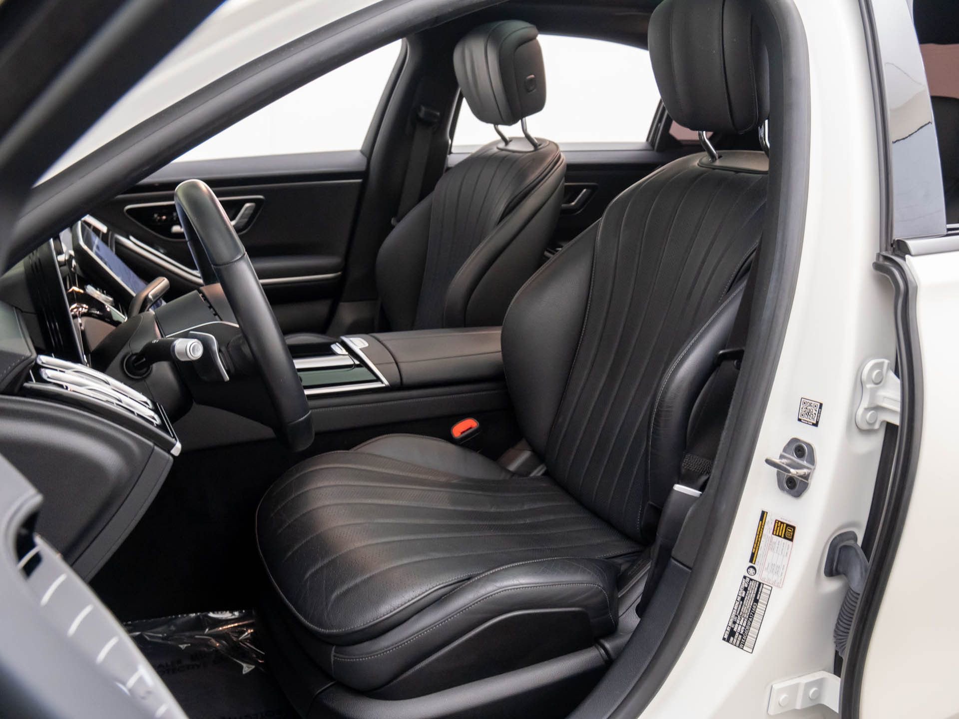 Used 2023 Mercedes-Benz S 500 4MATIC w/ AMG Line image 17