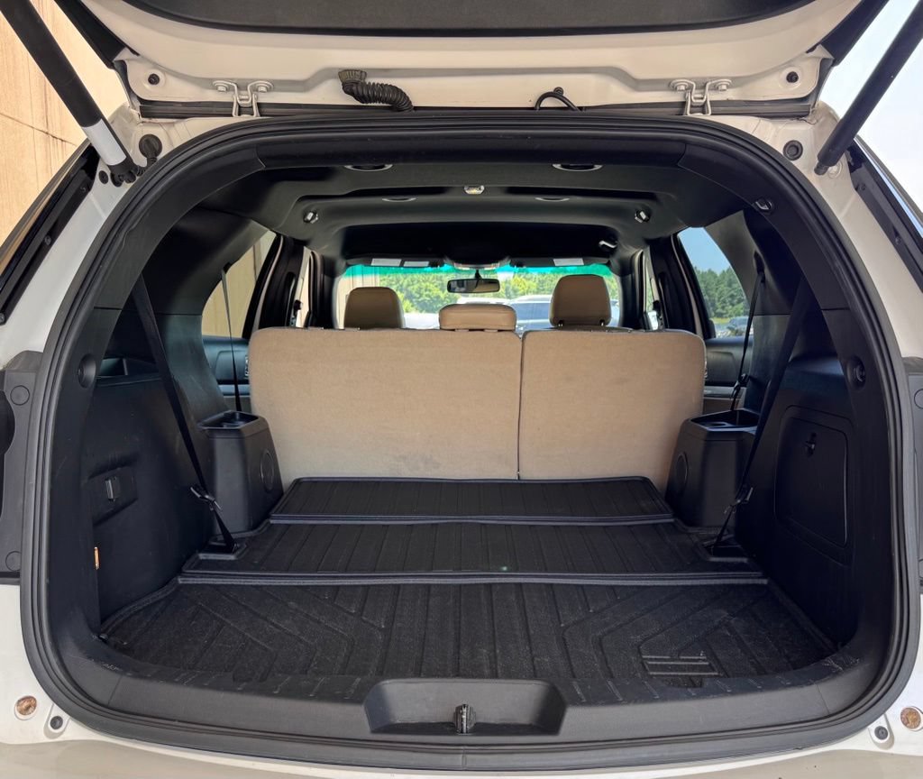 Used 2017 Ford Explorer XLT w/ Equipment Group 202A FWD image 16