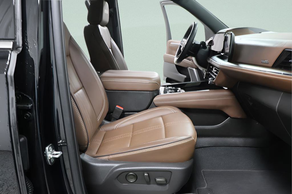 Used 2025 Chevrolet Tahoe High Country w/ Sun And Tow Package image 34